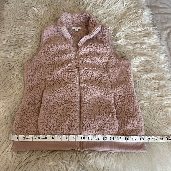 Pale Pink | Sherpa Vest - Picture 7 of 11